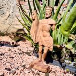 24 agosto, San Bartolomeo. E oggi Bart torna nel suo giardino Statua di San Bartolomeo nel giardino della Contea di Bart