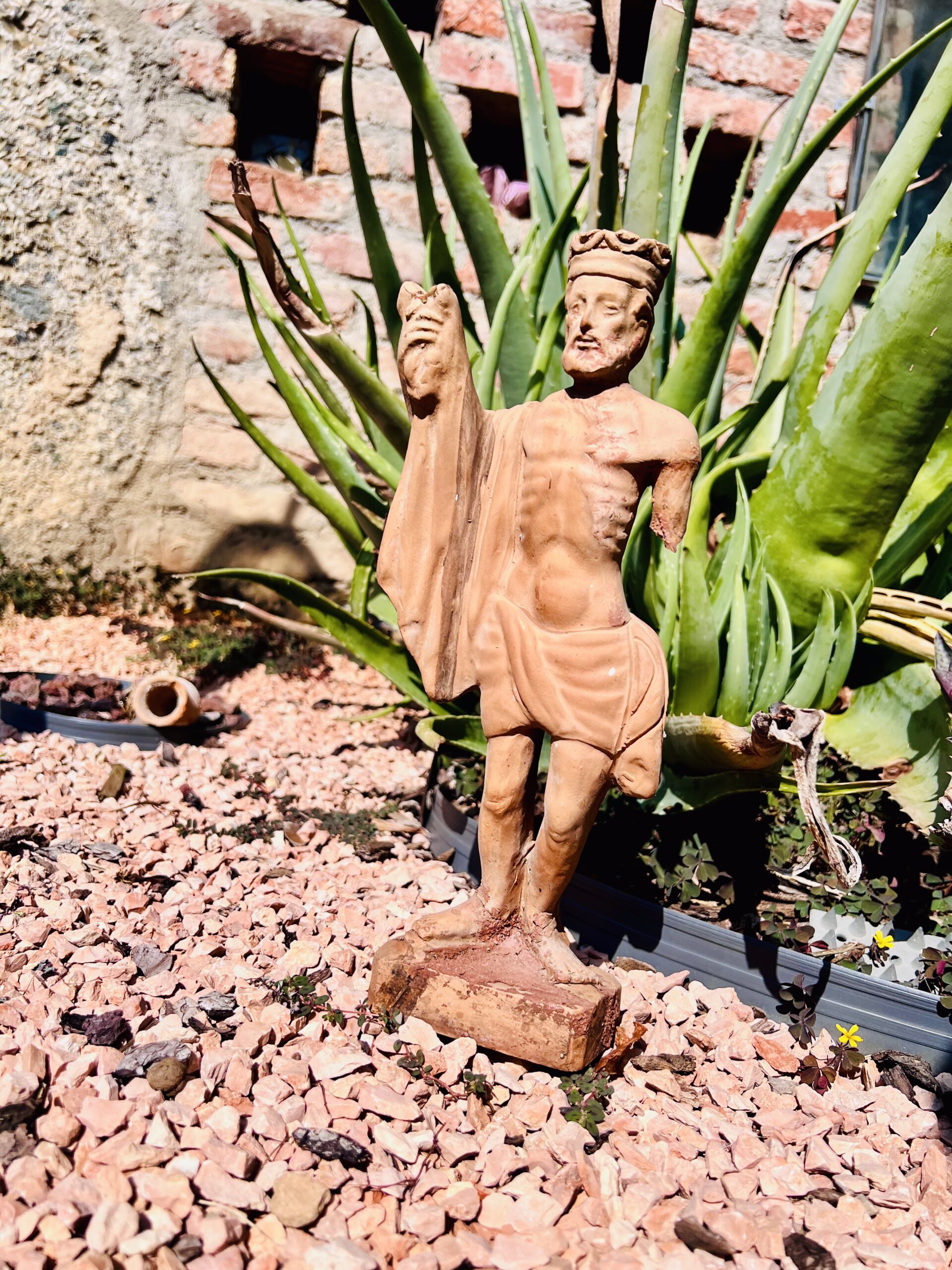 Statua di San Bartolomeo nel giardino della Contea di Bart